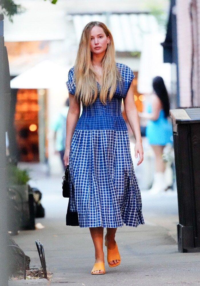 Vestido midi a cuadros + mules