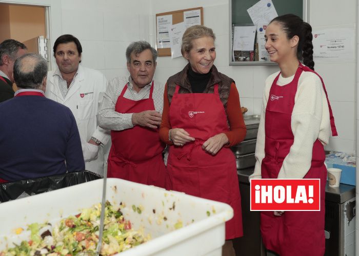 La infanta Elena y su hija Victoria de Marichalar en el comedor social San Juan Bautista, de la Orden de Malta