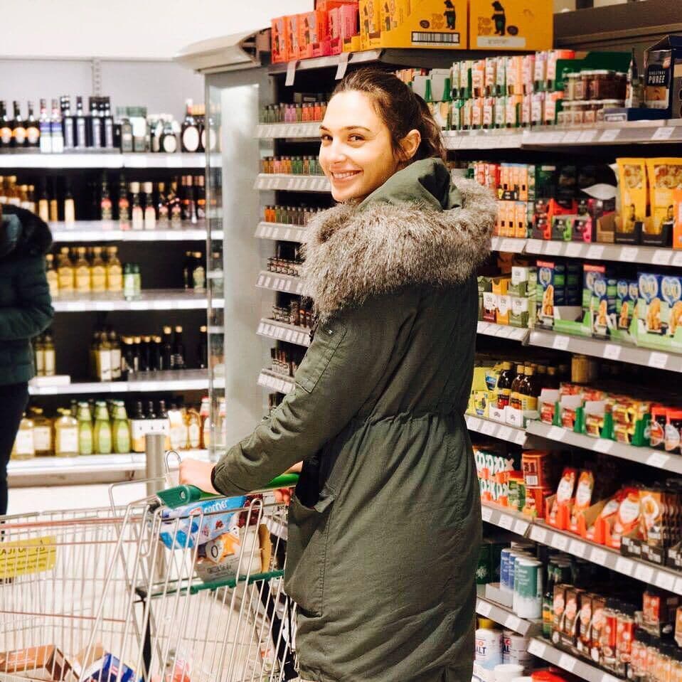 Gal Gadot de compras