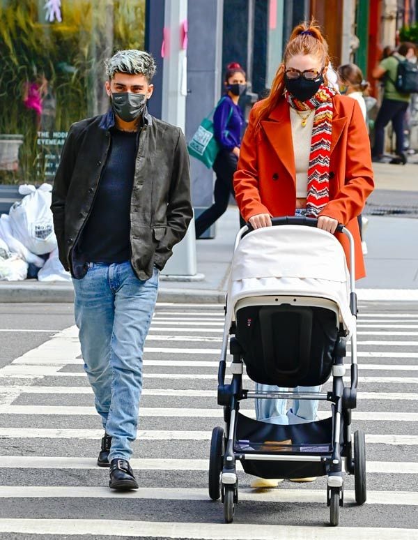 Gigi Hadid y Zayn Malik con su hija