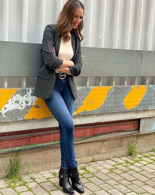 Eva González con pantalones vaqueros