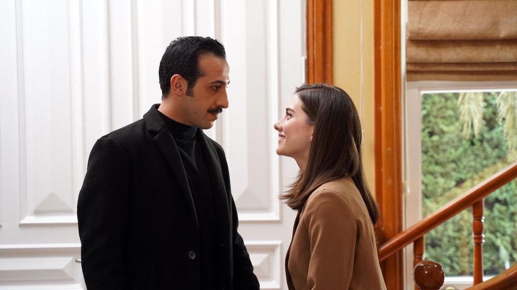 Beril Pozam and Ersin Arıcı are Suna and Abidin in 'A New Life'