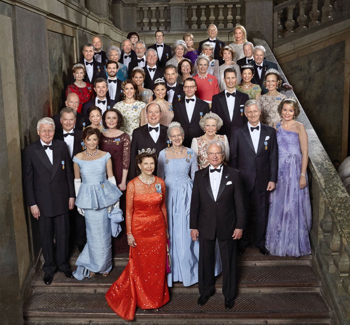 Todos sonrieron en el momento decisivo del clic para una instantánea histórica, del fotógrafo de cámara Peter Knutson, junto al rey Carlos XVI Gustavo de Suecia
