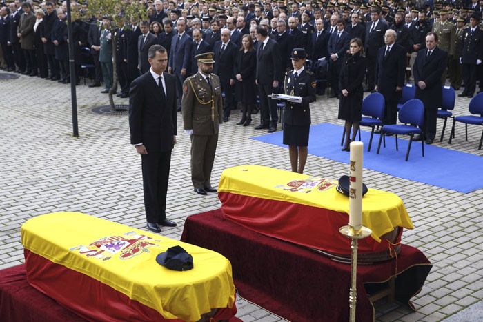 Especialmente solemne y emotivo ha sido el funeral presidido por los Reyes y que se ha convertido en un gesto de unión al que se han sumado representantes de los principales partidos políticos
