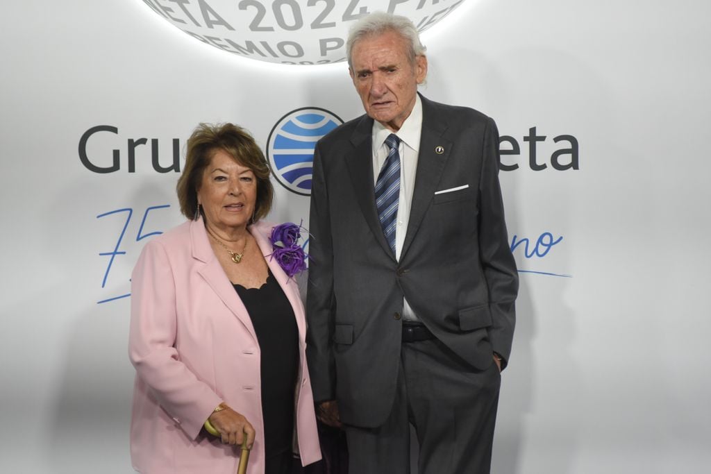 Luis del Olmo junto a su mujer, Mercedes González