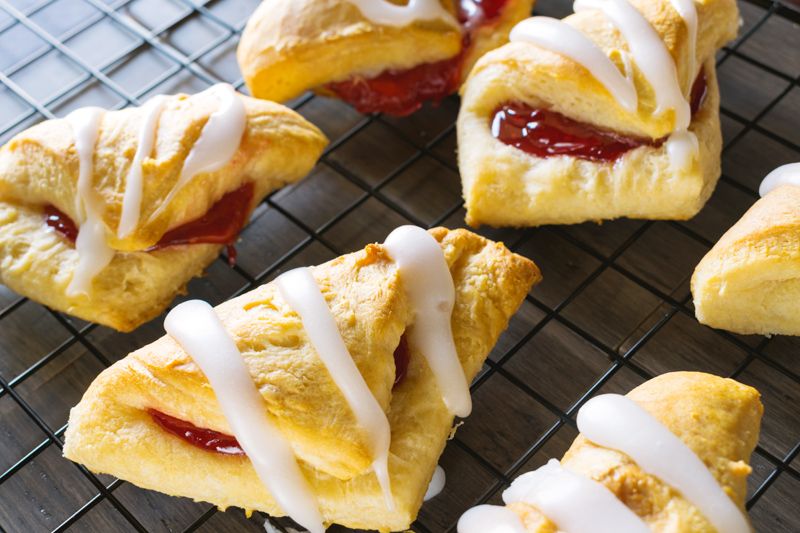 Cherry turnovers (empanadillas de cereza)