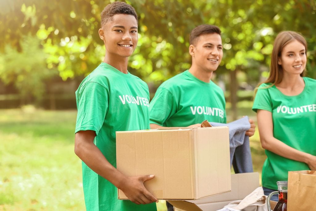 Grupo de voluntarios adolescentes