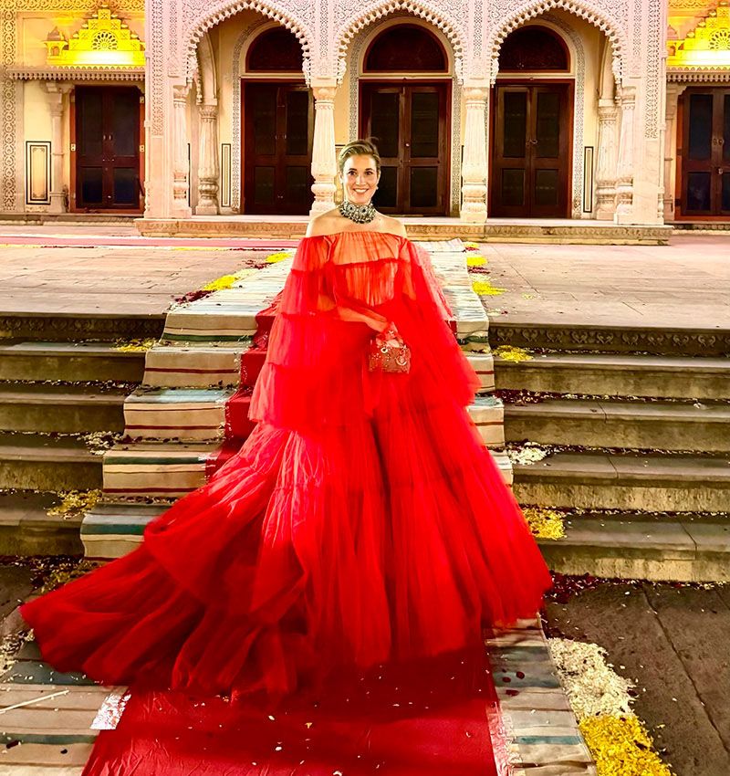 Inés de Cominges en la India con vestido de Maison Natan Alta Costura