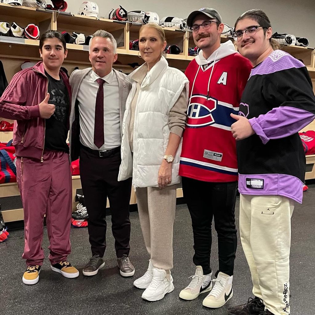 Céline Dion con sus hijos y el entrenador de los Canadiens de Montréal