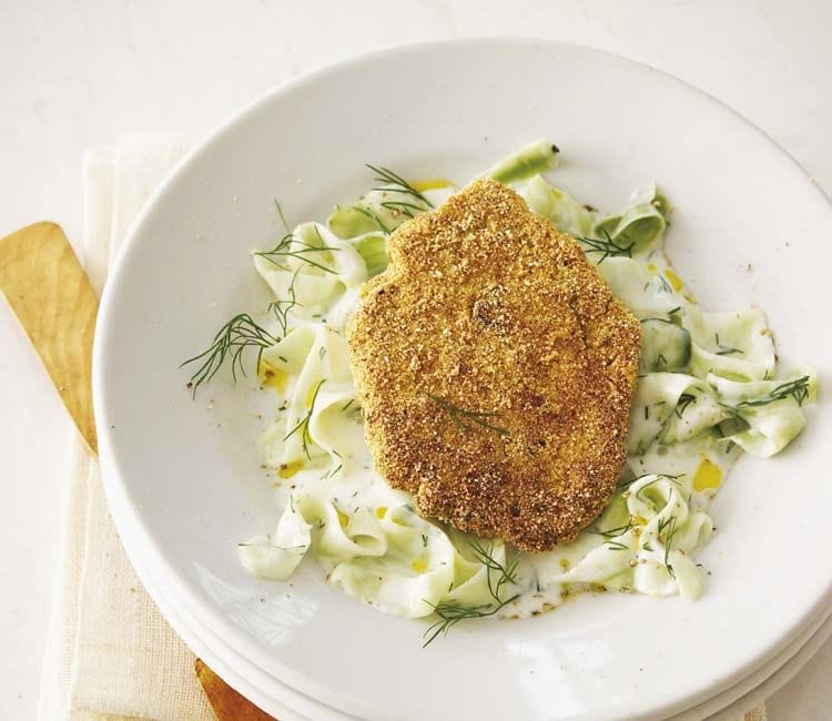 Escalopes de cordero con pasta al eneldo