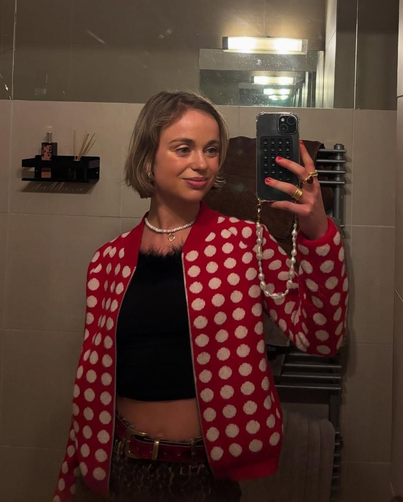 Los looks de Navidad con vaqueros de Amelia Windsor