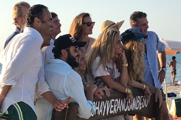 Borja Thyssen y Blanca Cuesta, con unos amigos en Formentera