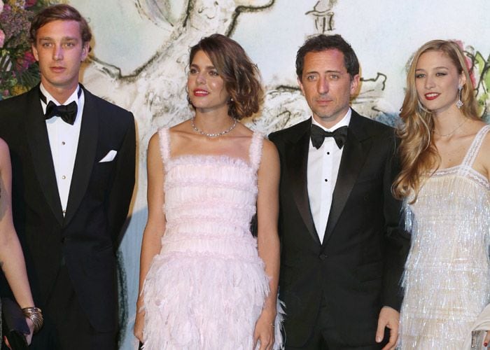 Fue en marzo de 2013 cuando Gad Elmaleh apareció junto a Carlota Casiraghi en el Baile de la Rosa junto a unos entonces solteros Pierre Casiraghi y Beatrice Borromeo
