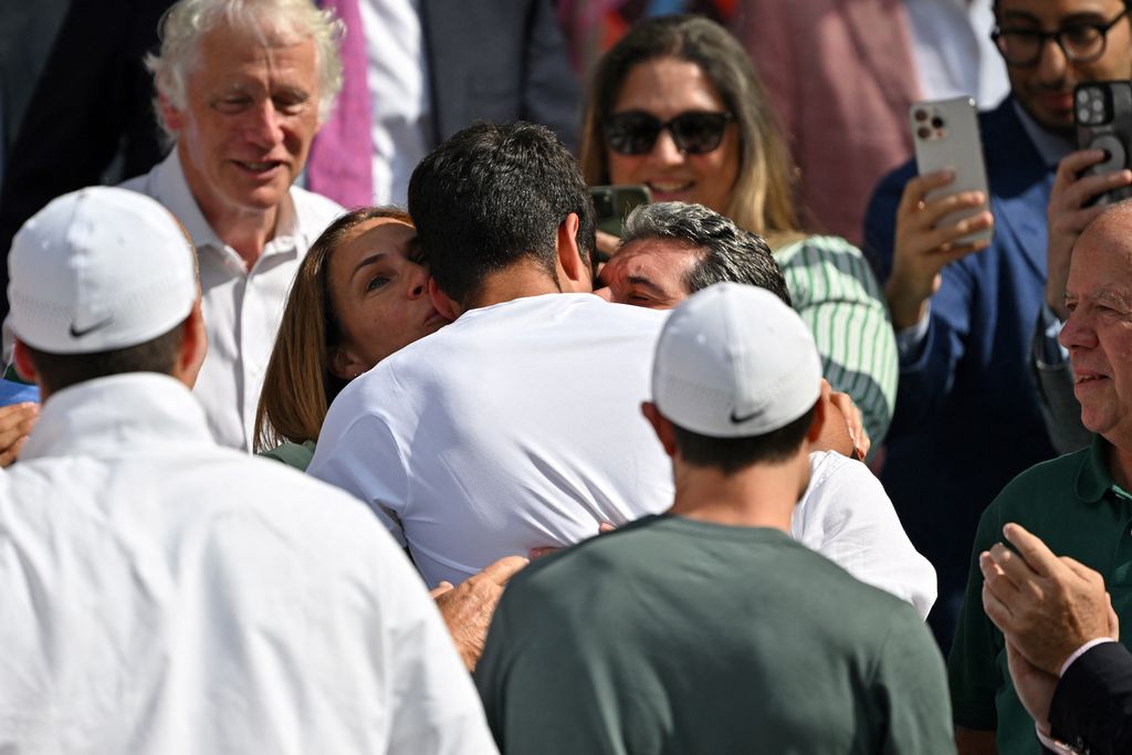 Carlos Alcaraz con sus padres. Final Wimbledon 2024
