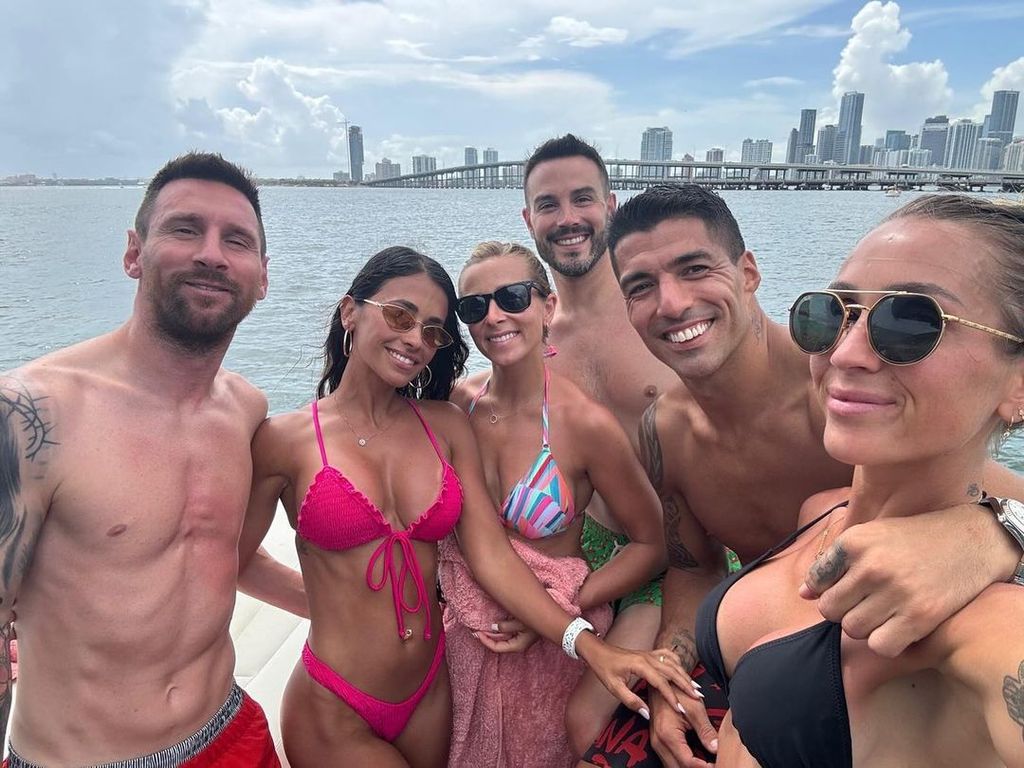 Antonela Rocuzzo y Lionel Messi con Luis Suárez y Sofia Balbi de vacaciones en Miami, julio 2024