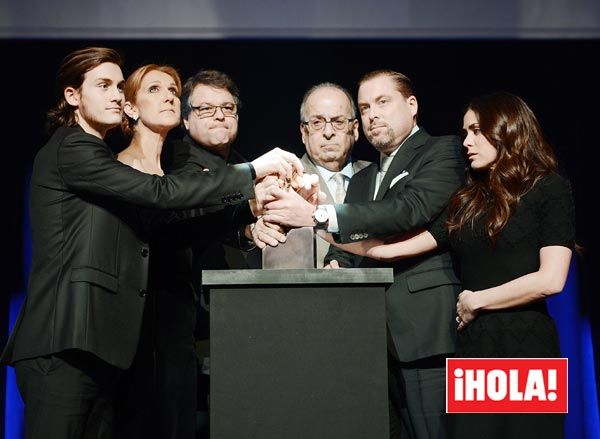 Al final del homenaje, el hijo mayor de Céline Dion y René Angélil subió al escenario junto a los tres hijos mayores del productor musical, Patrick, Jean-Pierre y Anne-Marie Angélil, que son fruto de matrimonios anteriores
