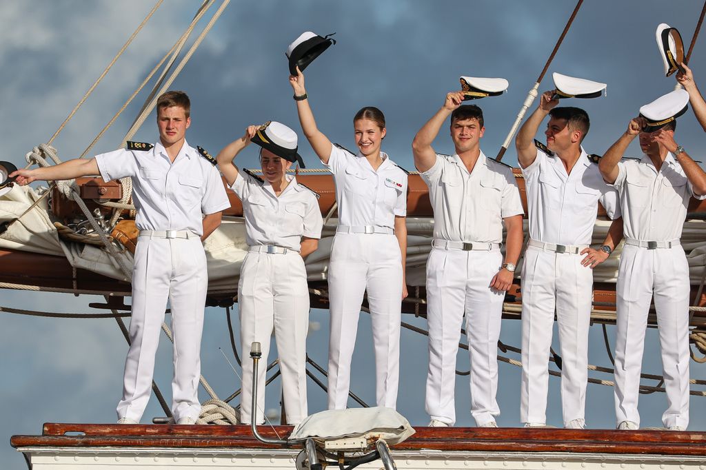 La Princesa Leonor deja Las Palmas en el buque Juan Sebastian Elcano