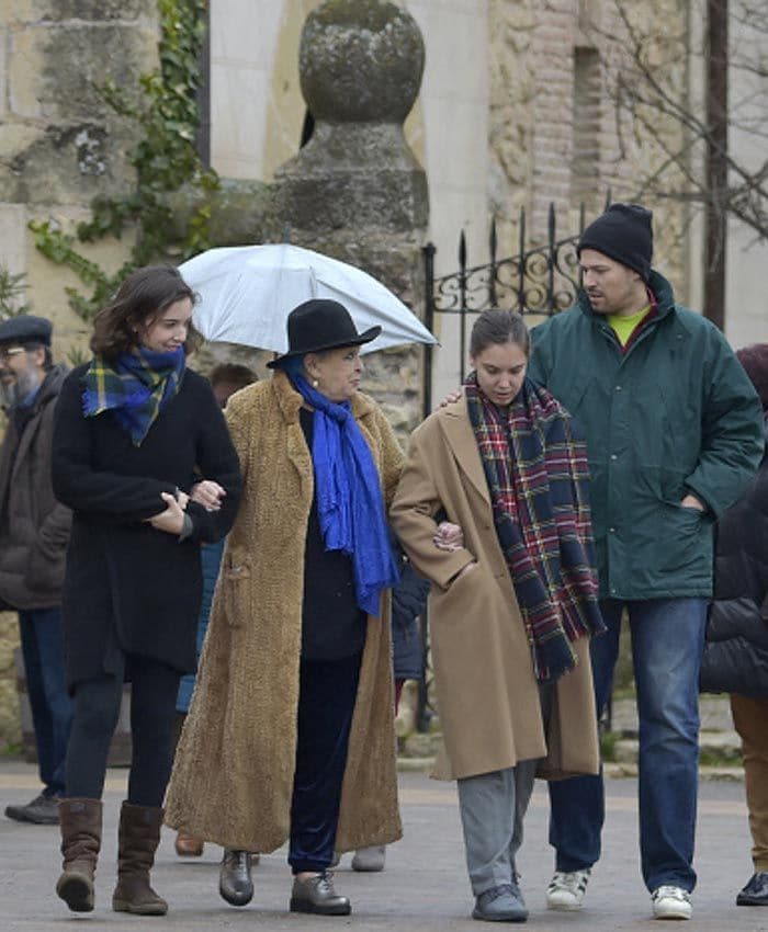 Lucía Bosé y sus nietos