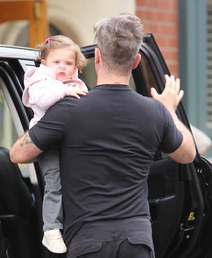 robbie williams hija Theodora