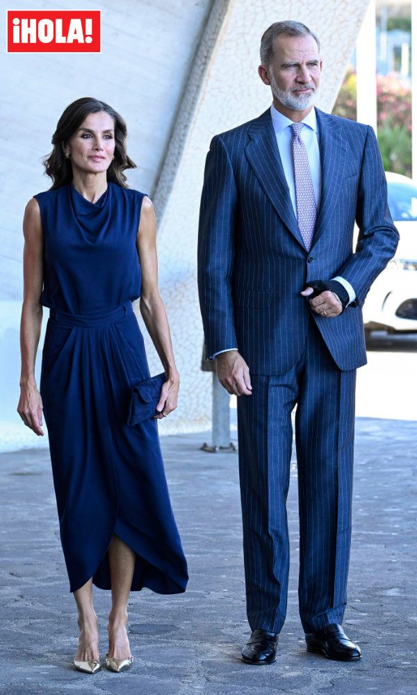 El conjunto azul de la reina Letizia en Tenerife