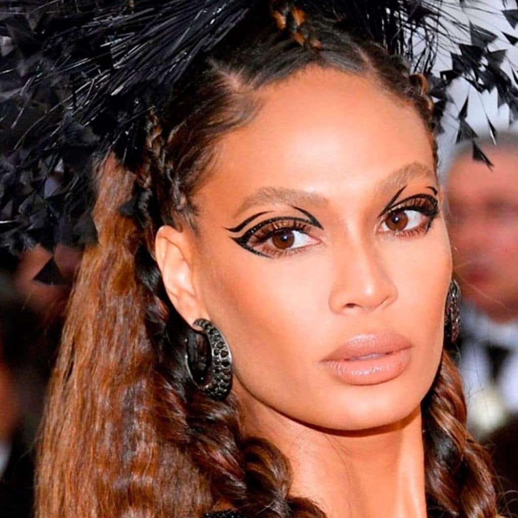 joan smalls con graphic eyeliner