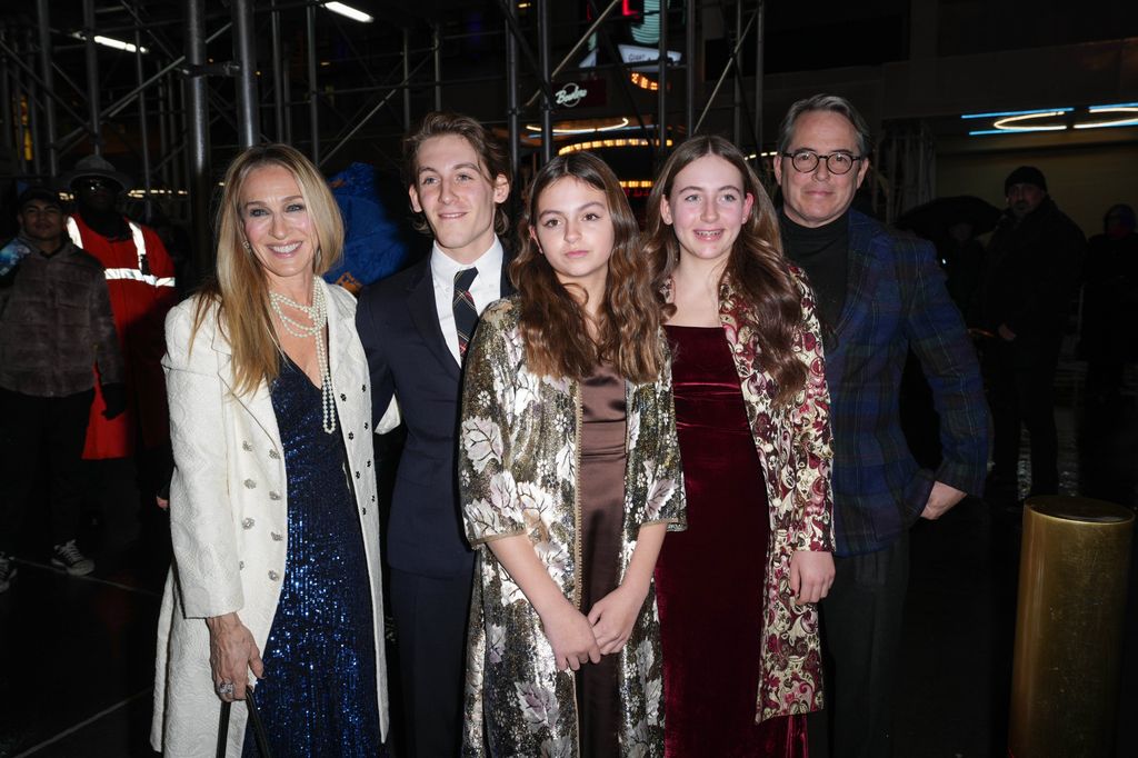 Sarah Jessica Parker y Matthew Broderick con sus hijos en Nueva York en 2022