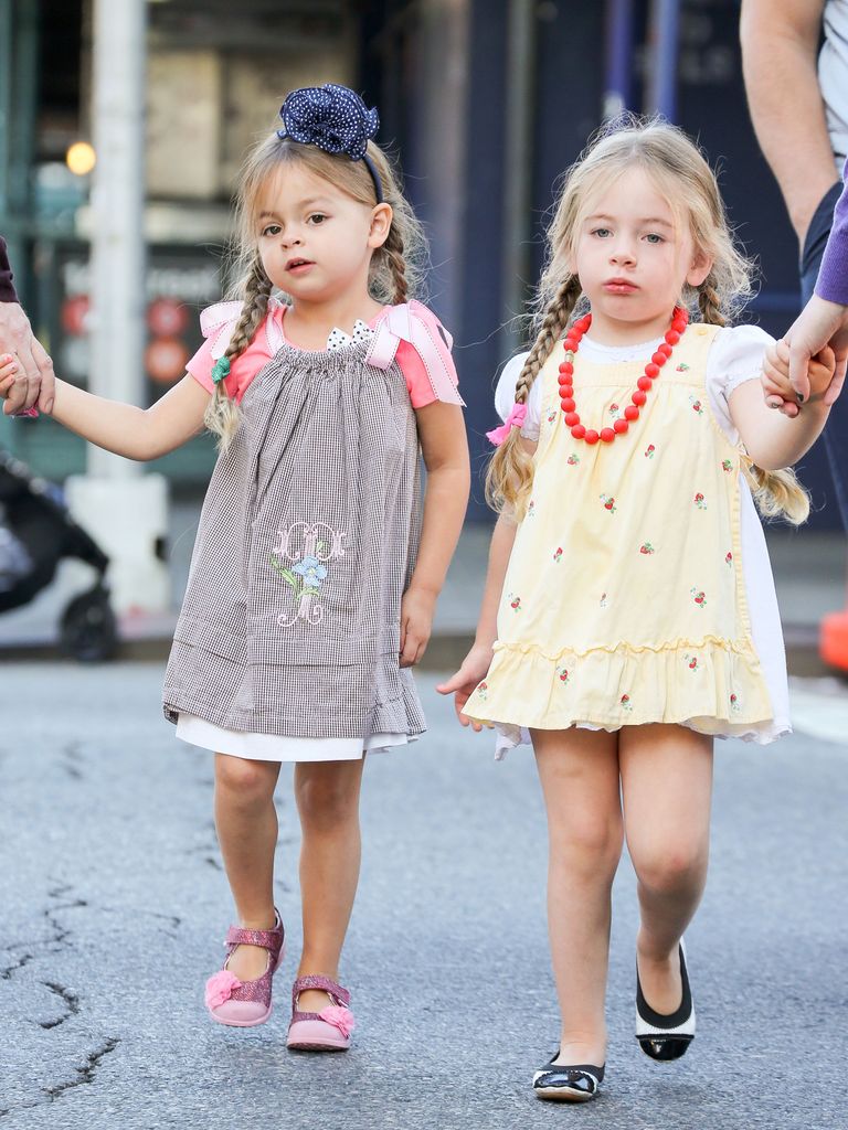 Marion y Tabitha, hijas de Sarah Jessica Parker, en septiembre de 2013