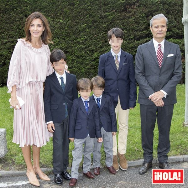 La comunión de Beltrán, hijo mediano de Mar y Javier, reunió a la familia al completo
