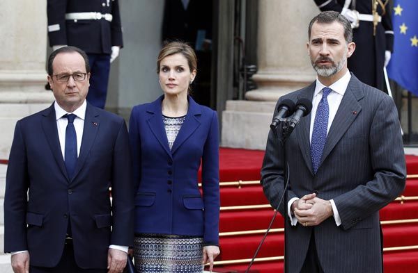 'Hemos tomado la decisión de suspender el viaje a la espera de poder encontrar fechas futuras en las que continuar esta visita' ha dicho don Felipe tras manifestar sus condolencias a las familias de las víctimas
