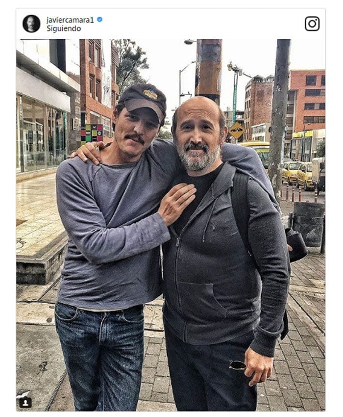 Javier Cámara junto al protagonista de Narcos