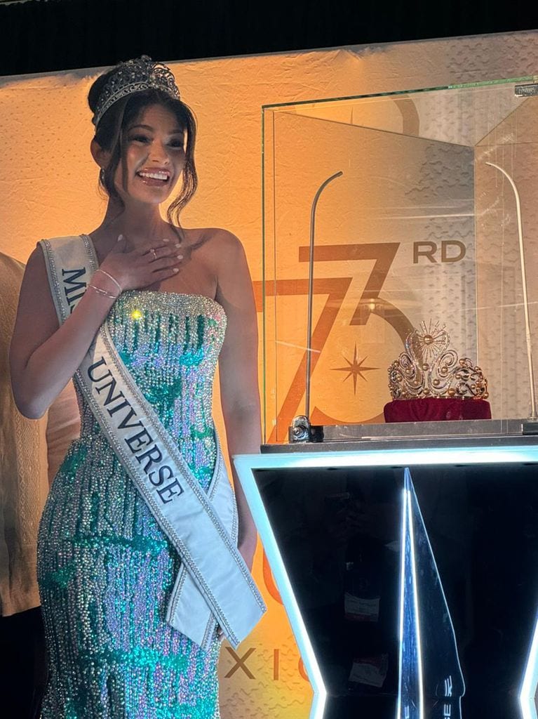 Sheynnis Palacios junto a 'La Luz del Infinito', la corona de Miss Universe 2024