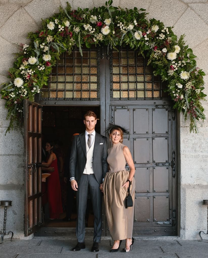 Madrinas y madres de la novia con vestido a medida