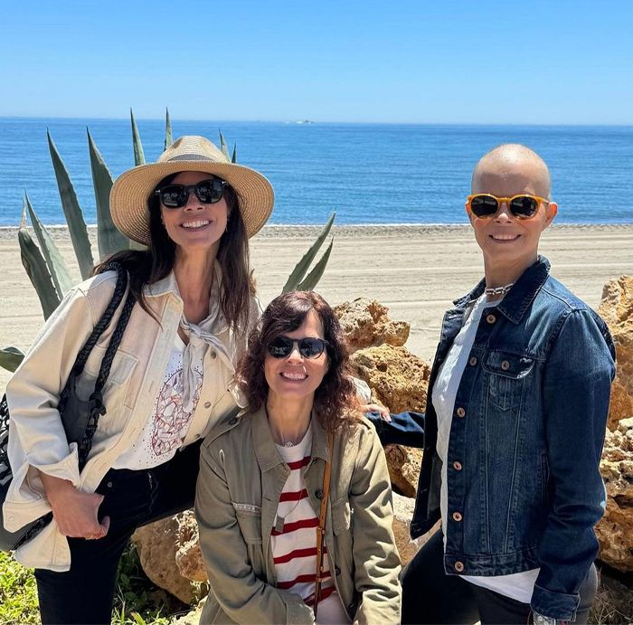 Maribel Verdú con sus hermanas