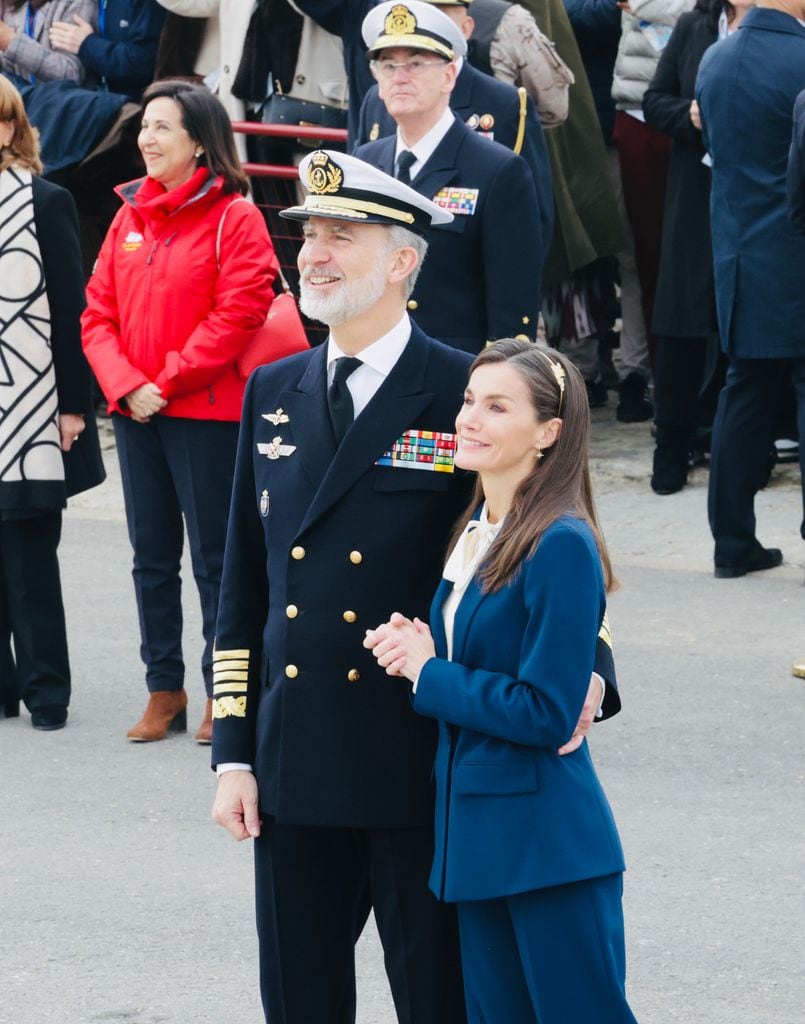 Los reyes y la princesa Leonor en la salida de Elcano