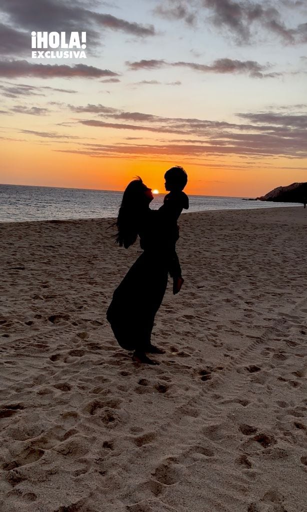 Mientras León competía, África y León disfrutaban de las hermosas playas mexicana.