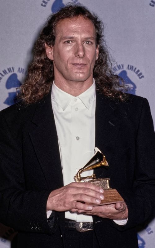 Michael Bolton con un Grammy 