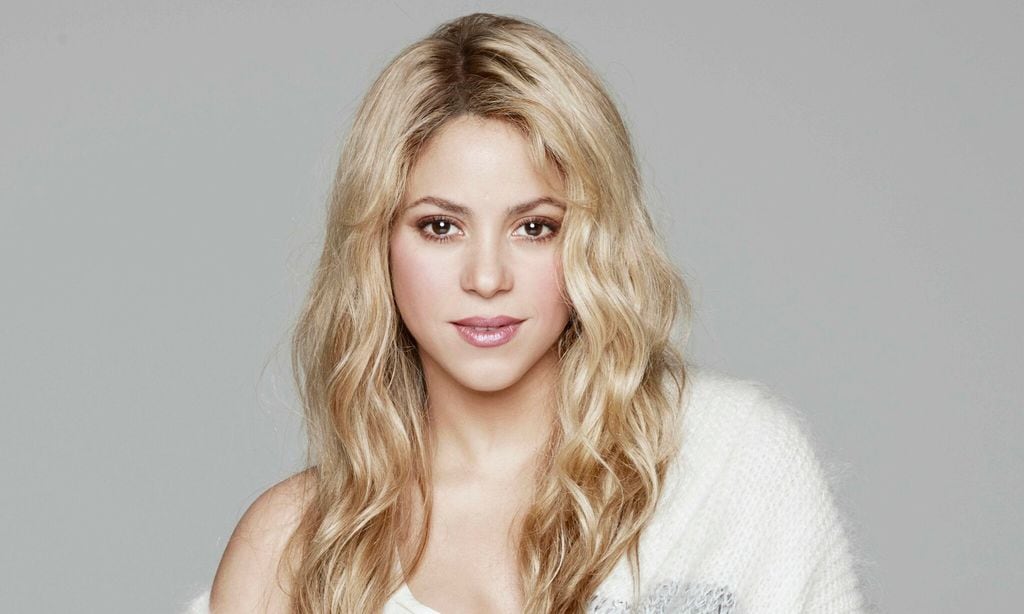 shakira poses for a photo session