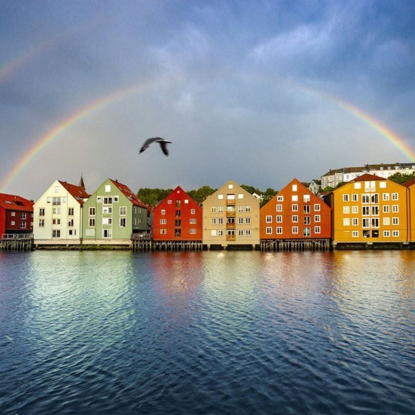 Coloridas casas de Trondheim.