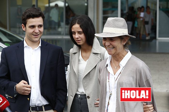 Felipe de Marichalar con su madre y su hermana