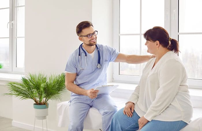 mujer en la consulta del endocrino