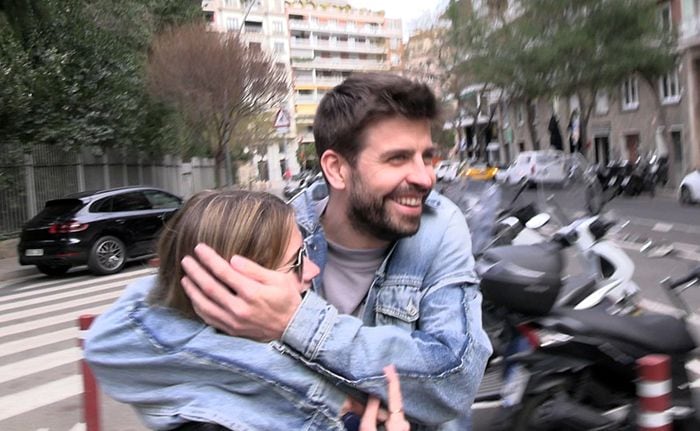 Gerard Piqué y Clara Chía de paseo por Barcelona