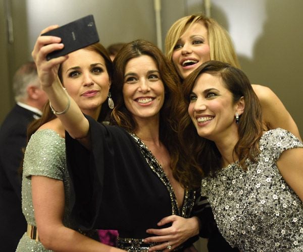 El 'selfie' de Paula Echevarría, Raquel Sánchez Silva, Susana Griso y Toni Acosta
