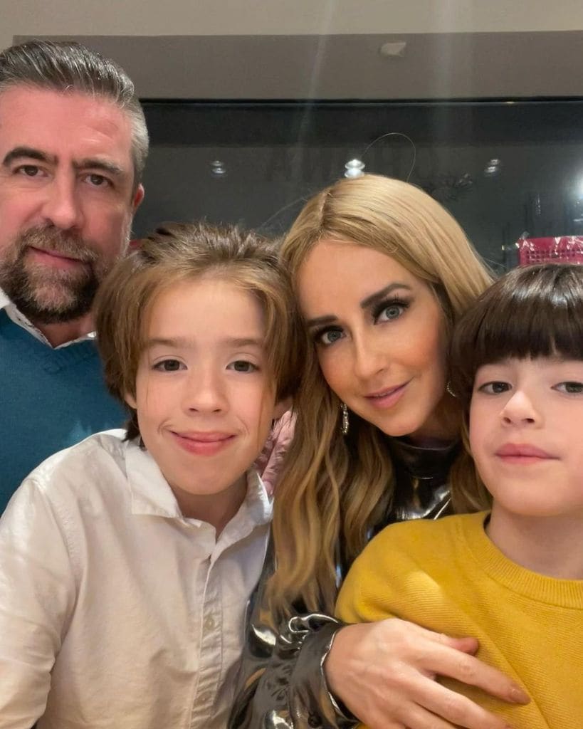 Jimena Pérez, Rafa Sarmiento y sus hijos Iker e Iñaki