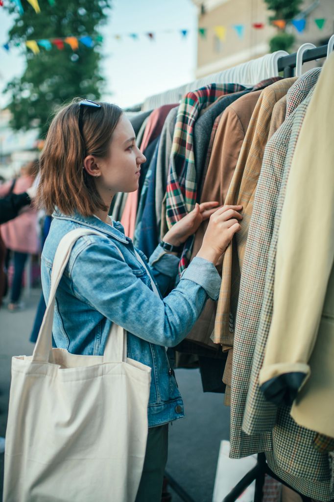 Qué es el 'fast vintage', la ropa de segunda mano del futuro