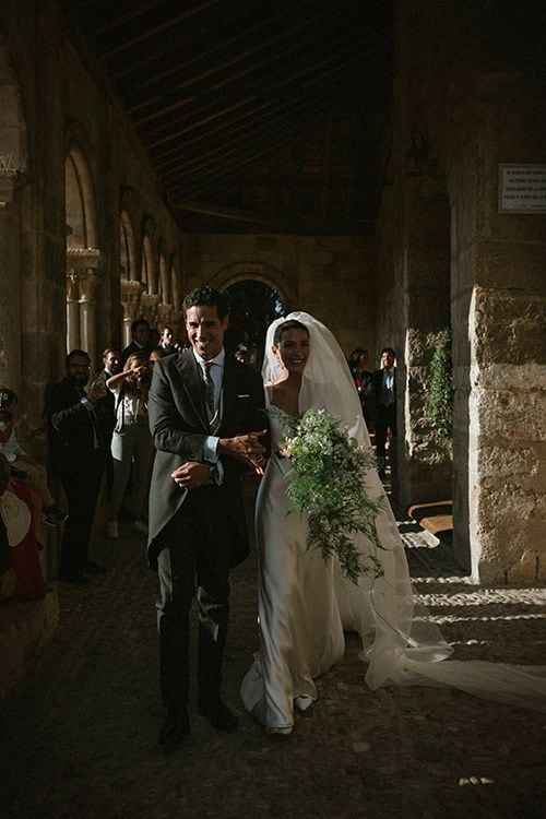 Vestido de novia viral con velo