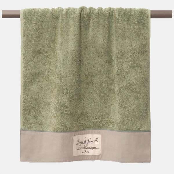 toalla verde tocador