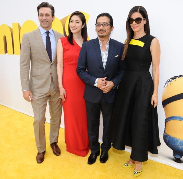 Jon Hamm y Sandra Bullock durante el estreno de la película los 'Minions' en Los Ángeles
