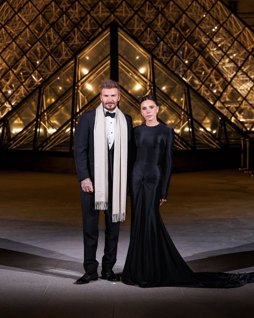 Victoria y David Beckham en el Museo Louvre de París