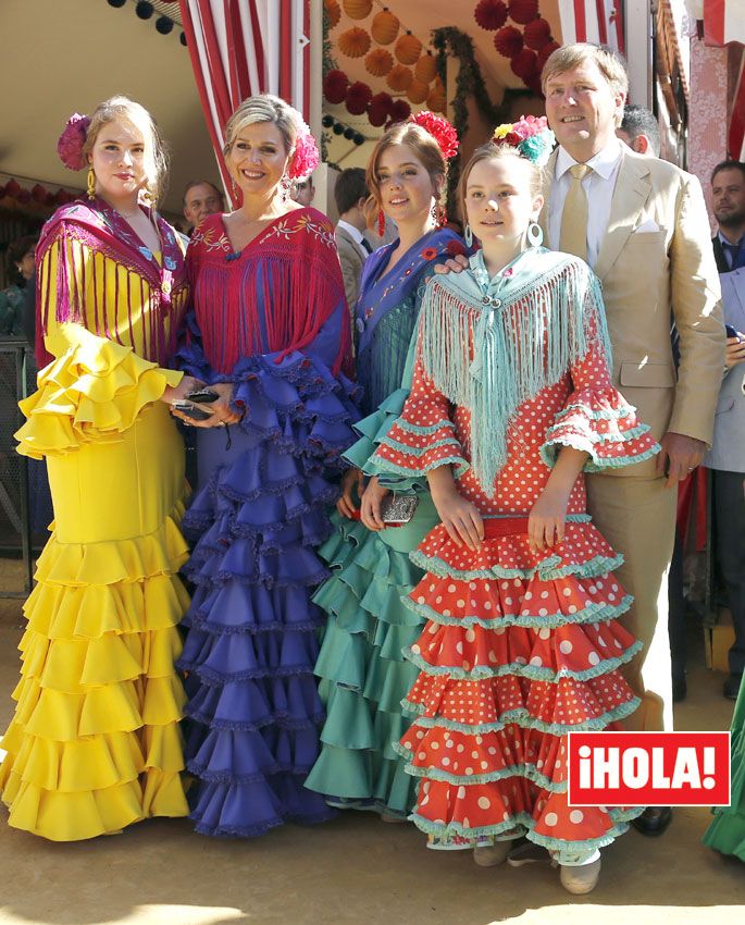 Maxima y sus hijas traje flamenca