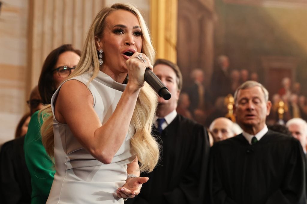 Carrie Underwood interpretando el Himno Nacional en la Rotonda del Capitolio en Washington, D.C. 